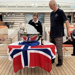 Party auf dem offenen Pooldeck