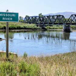 Most přes Missouri.