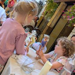 Barbie-Ballettstunde im Restaurant