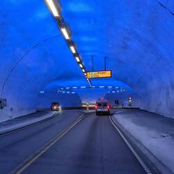 Kreisverkehr im Tunnel