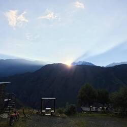 Sonnenaufgang im Ardoti Guest house vom Bett aus