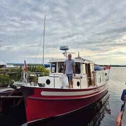 Before 7 and Randy is already onboard checking to ensure Hogsbreath is ready for haulout.