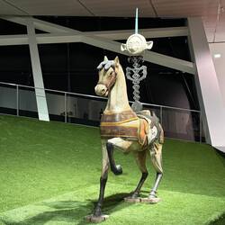 Das MO Museum hat aktuell eine Ausstellung der Gen Y und jünger