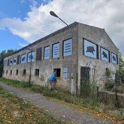 Kunst am ehemaligen Schweinestall von Vipperow