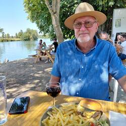 Chips and a hamburger for lunch at the guiginette