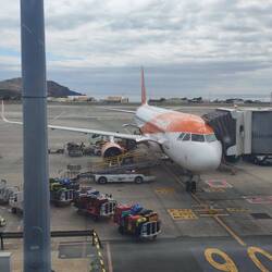 Der Flieger wartet schon auf uns!