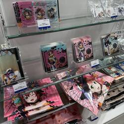 Unzählige Anime Figuren überall