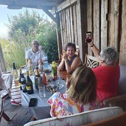 Zuhause ist die Party am Laufen mit Papa