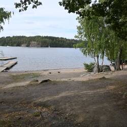 Der nahe Strand beim Camping