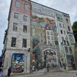 This mural had citizens from the past and present day. Very cool.