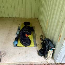 Da unsere Zelte nicht freistehend sind, ist heute Cowboycamping angesagt.