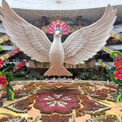 Blumenkunst im Einkaufszentrum