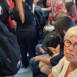 Sitzplatz ergattert in der Rushhour