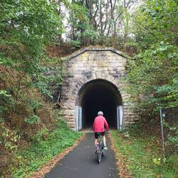 Dieser Tunnel ist nur von April bis Oktober passierbar.