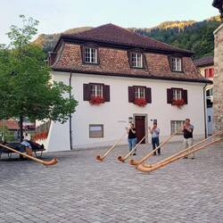 Begrüßung in Liechtenstein mit Albhornmusik