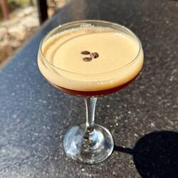 Zur Belohnung habe ich mir einen Espresso Martini bestellt. 😇
