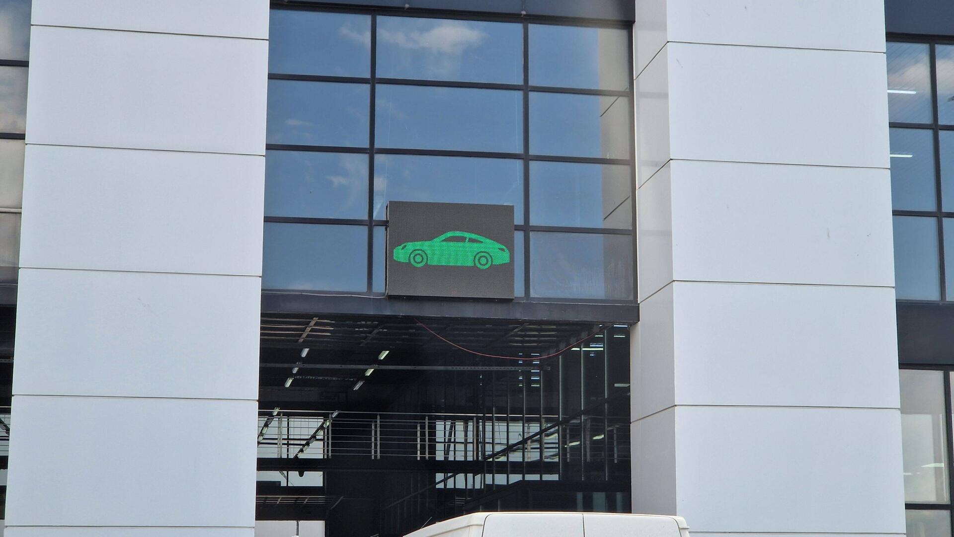 Sieht mir schwer nach Porsche 911 aus