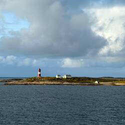 Buholmråsa Lighthouse was built in 1917. It is still operational and welcomes overnight guests.