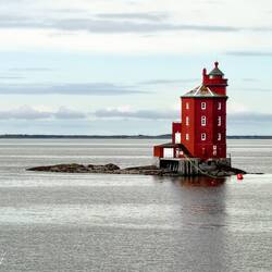 Built in 1880, the Kjeungskjær Lighthouse sits on a rock near Brekstad.