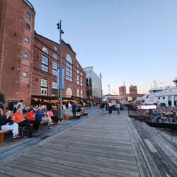 Monsie made me walk to the waterfront promenade at Aker Brygge.