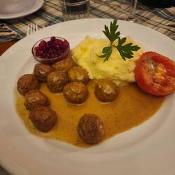 Meatballs, mashed potatoes, lingonberries and gravy