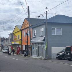 Die Japaner auf Rishiri mögen ihre Häuser bunt