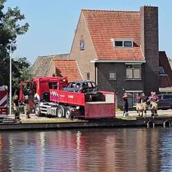 ... bereitete sich die Feuerwehr auf eine Wasserbergung vor