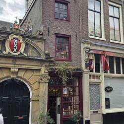 das schmalste Haus in der Stadt (früher musste man die Steuern nach der Grundfläche bezahlen)