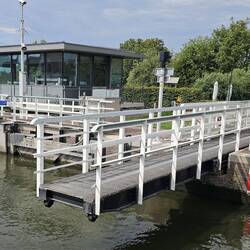 bald können wir über die Brücke