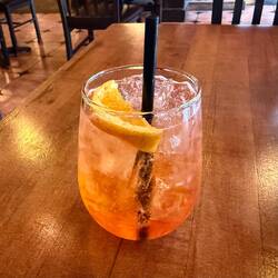 Die restlich Zeit habe ich mit zwei Aperol Spritz überbrückt... 😉