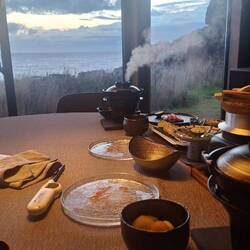 Im Dampfkochtopf köcheln die Brühe fürs Shabu Shabu