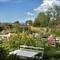 Gartencafé mit Meerblick