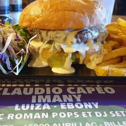 Und der Burger ist auch schon da.