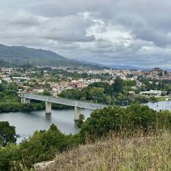 Valença - Blick auf die Grenzbrücke nach Spanien und Tui