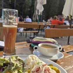 Abendessen mit Bergblick
