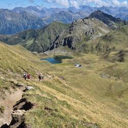 Tilisuna-Hütte [2.211m] in Sicht