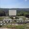Das Sommerkino, die Bestuhlung reicht für Einwohner und Gäste
