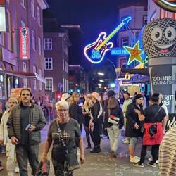 viele Leute und viel "Bum bum" 🎷🎸🎹"
