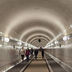 durch den Alten Tunnel