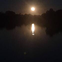 Kerze im Kanal