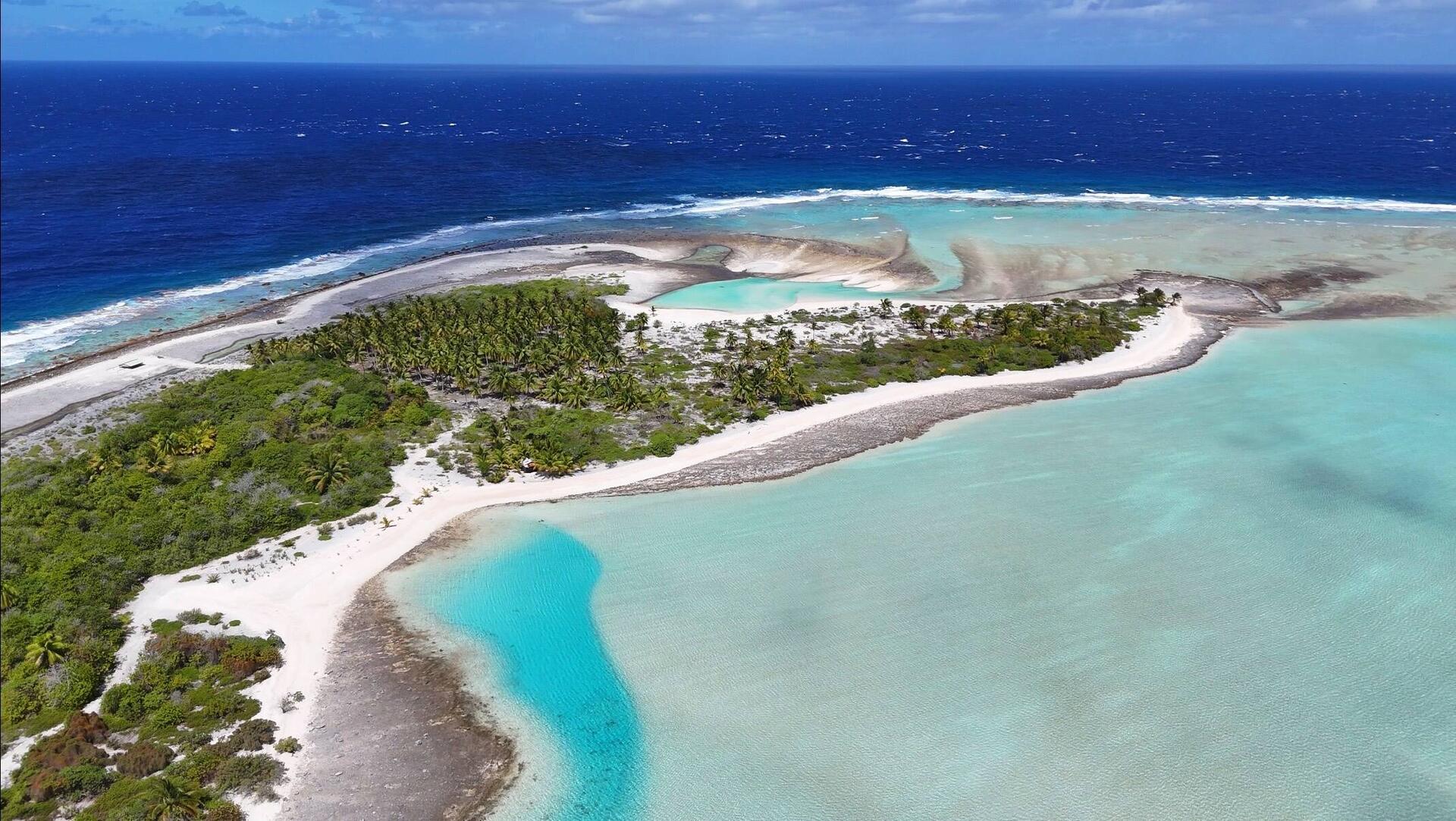 das Makemo Atoll aus der Vogelperspektive