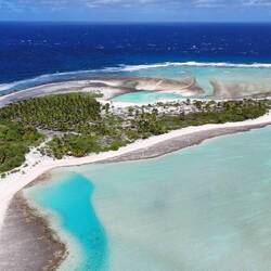 das Makemo Atoll aus der Vogelperspektive