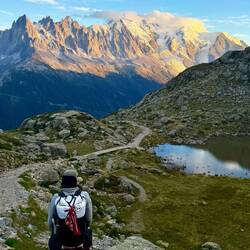 Und wieder Abstieg mit Blick auf Mont Blanc Massiv