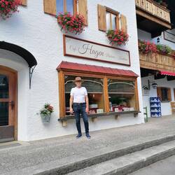 Cafe Hagen, in dem der Pfarrer von "Frühling" seine Kirschschnitten immer kauft