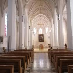 Stadtpfarrkirche St. Nikolaus - sehr modern gestaltet
