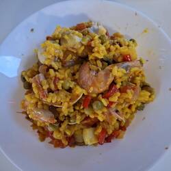 On a acheté aujourd'hui tous les ingrédients pour se cuisiner ce soir pour une excelllllente paella