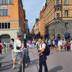 Heading into the old town behind the parliament