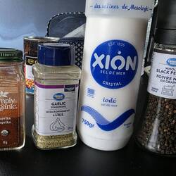 neben Salz noch Pfeffer, Paprika und Knoblauchgewürz
