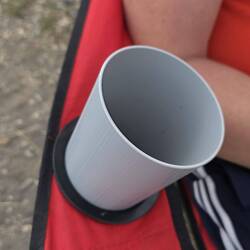 je einen grossen Becher für tolle kalte und heisse Getränke