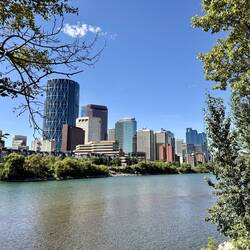Der Bow River fliesst mitten durch Calagary.